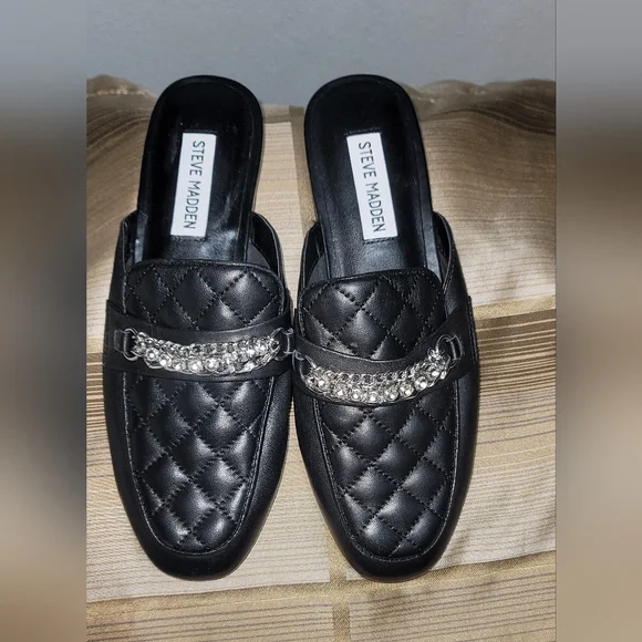 Steve Madden Black Quilted Leather Shoes. With Silver Chain With Rhinestones. - Picture 5 of 5